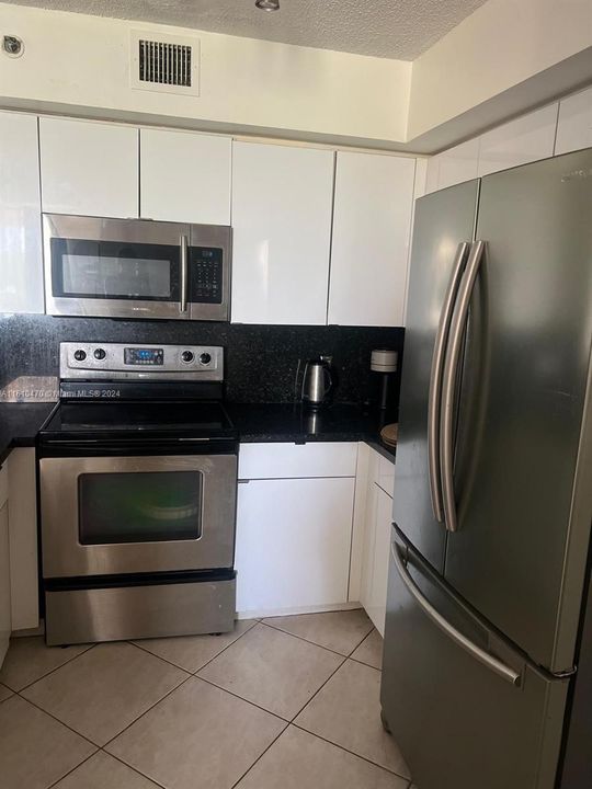 For Rent: $3,000 (2 beds, 2 baths, 1180 Square Feet)