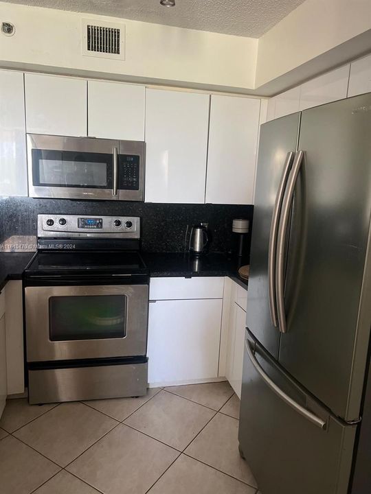 Recently Rented: $2,900 (2 beds, 2 baths, 1180 Square Feet)