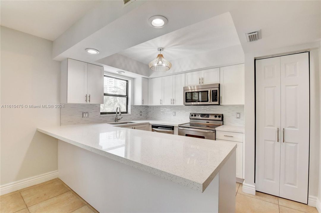 For Sale: $549,900 (2 beds, 2 baths, 1267 Square Feet)