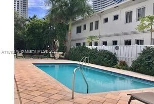 For Sale: $549,900 (2 beds, 2 baths, 1267 Square Feet)