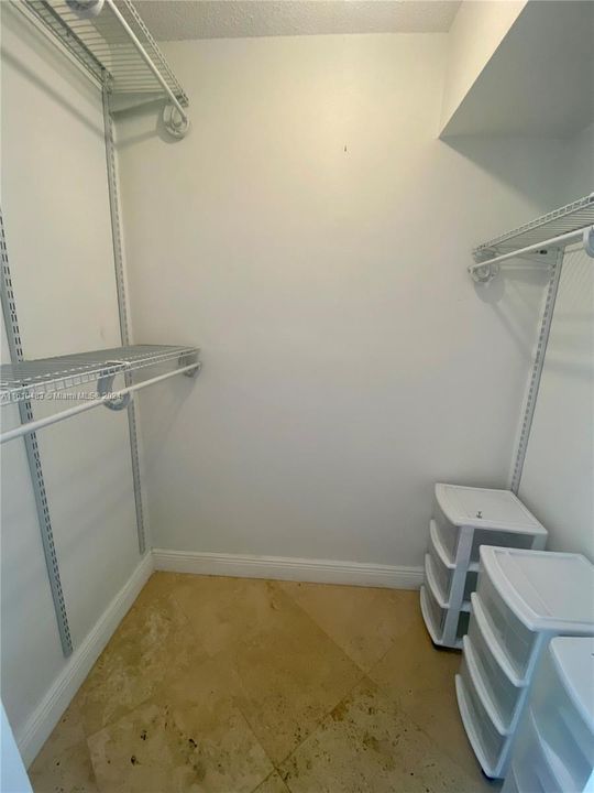walk-in closet