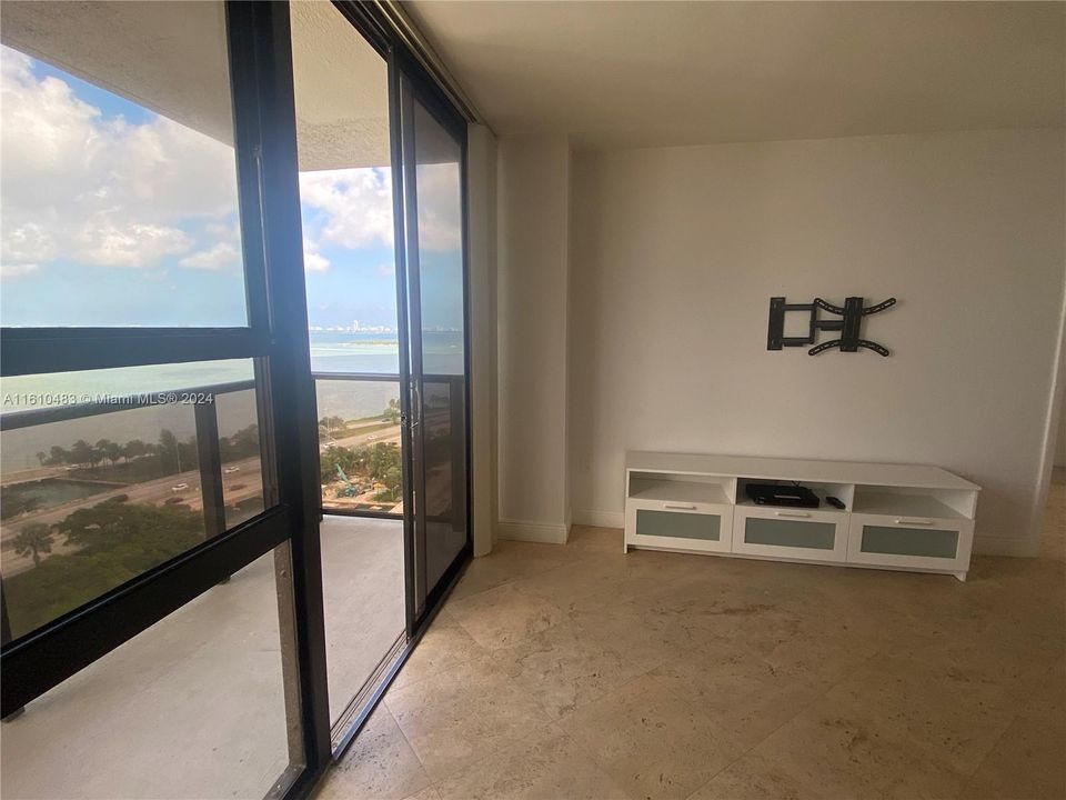 Recently Rented: $2,600 (1 beds, 1 baths, 757 Square Feet)