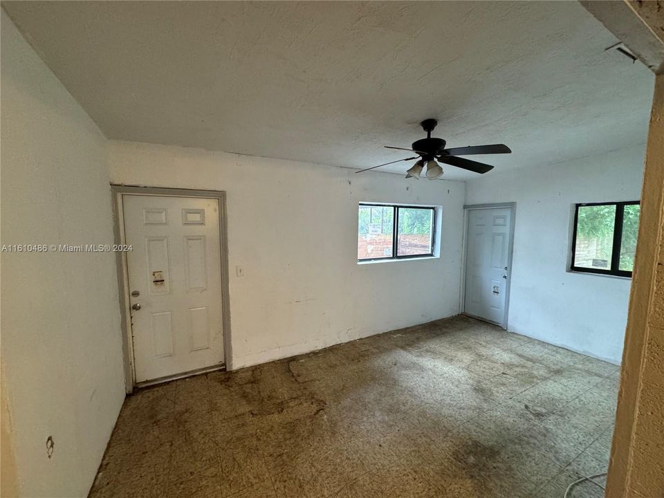 For Rent: $2,500 (3 beds, 2 baths, 1390 Square Feet)