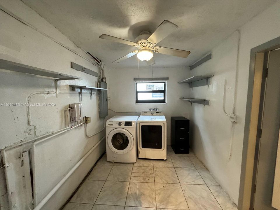 For Rent: $2,500 (3 beds, 2 baths, 1390 Square Feet)