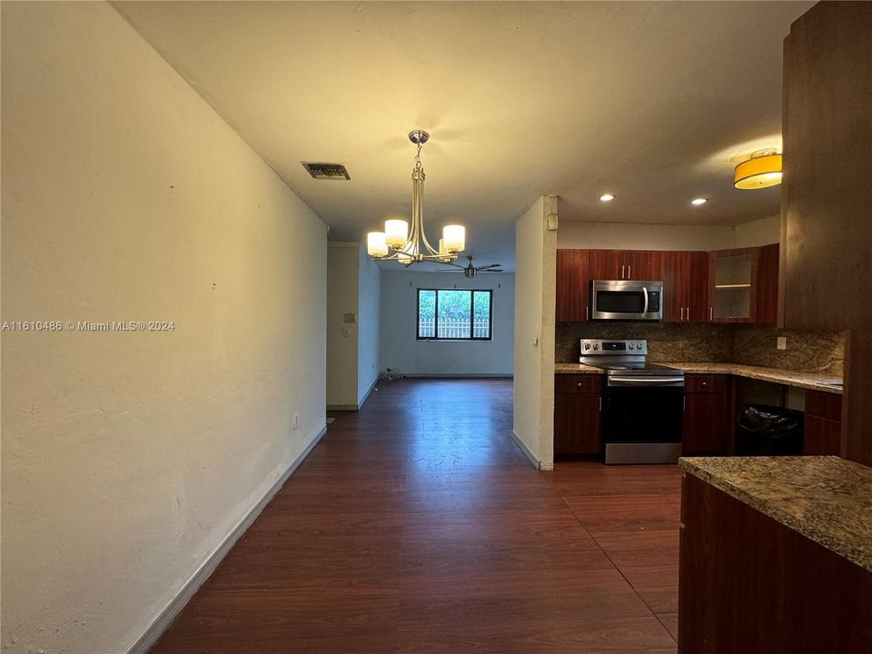 For Rent: $2,500 (3 beds, 2 baths, 1390 Square Feet)