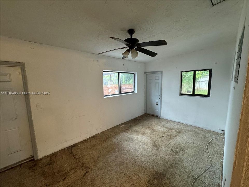 For Rent: $2,500 (3 beds, 2 baths, 1390 Square Feet)