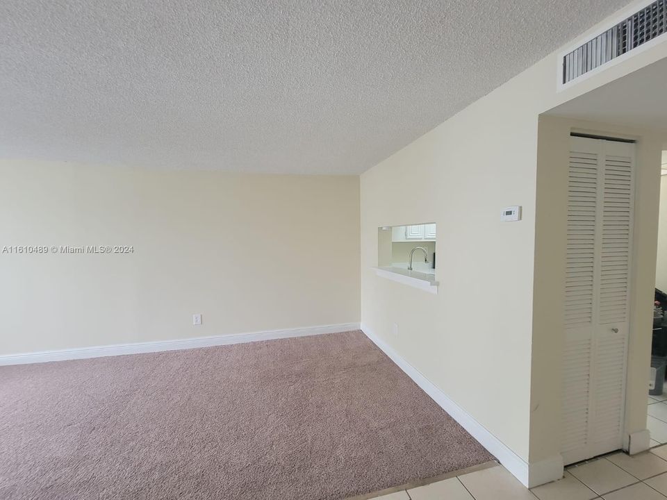 For Sale: $165,000 (1 beds, 1 baths, 826 Square Feet)
