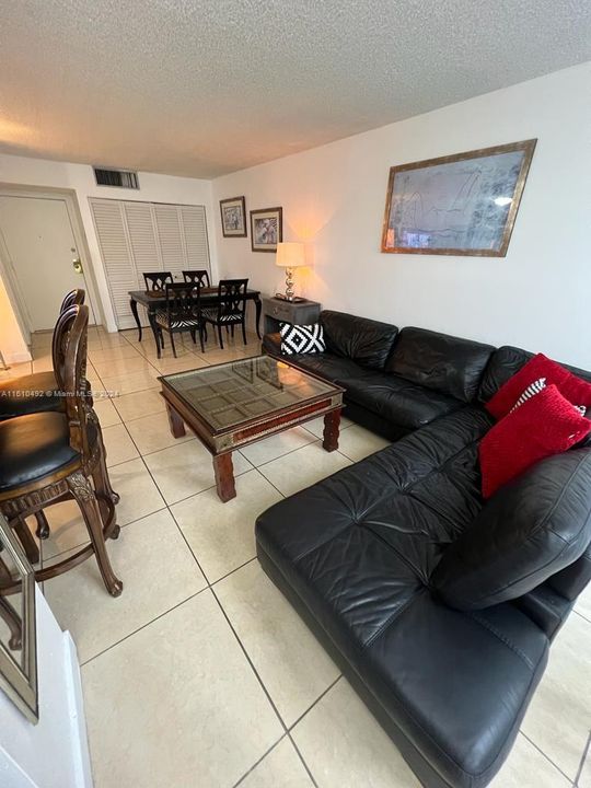 For Rent: $2,500 (1 beds, 1 baths, 767 Square Feet)