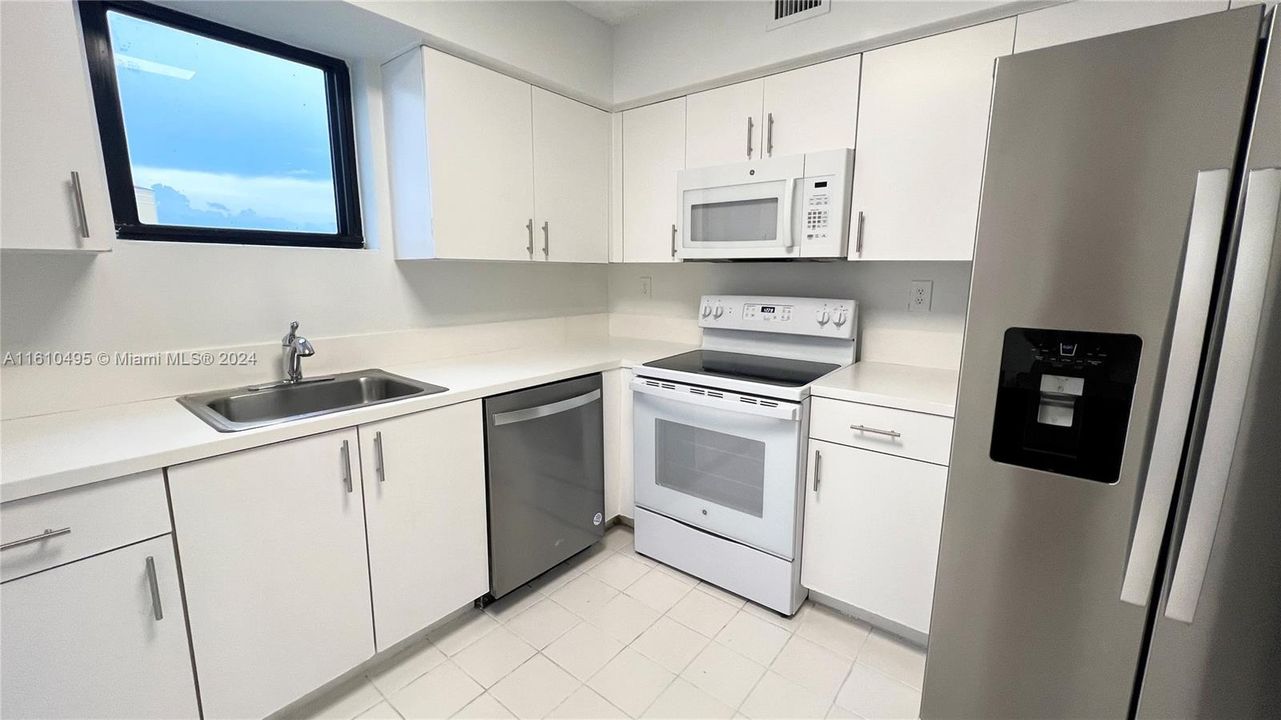 For Rent: $3,350 (2 beds, 2 baths, 1181 Square Feet)