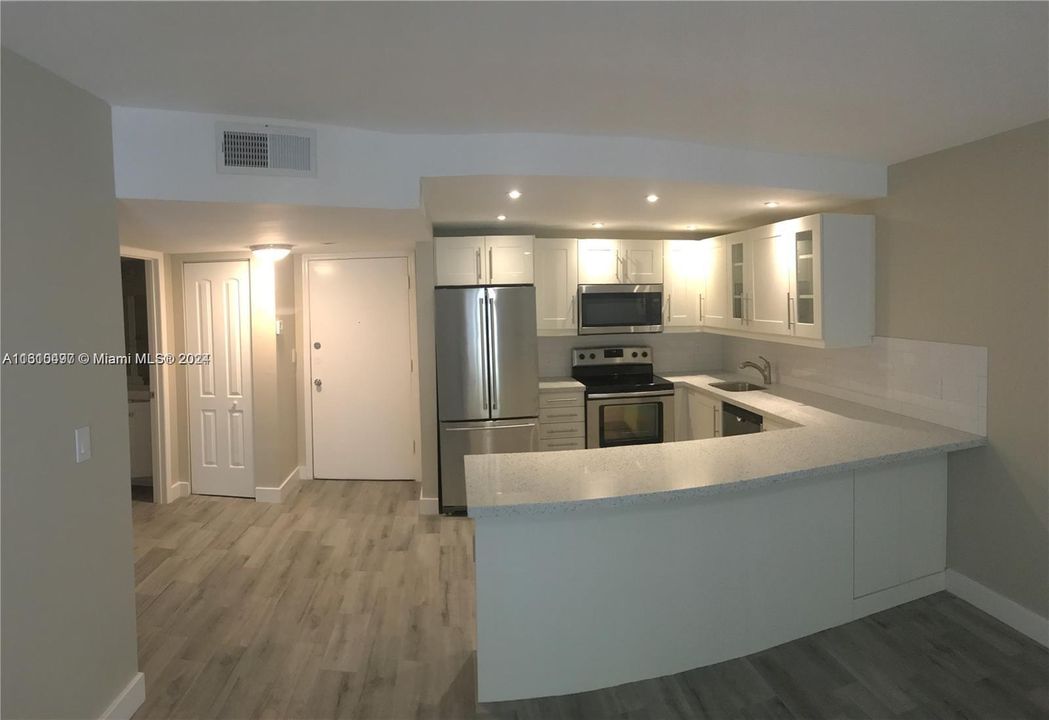 For Rent: $1,780 (1 beds, 1 baths, 675 Square Feet)