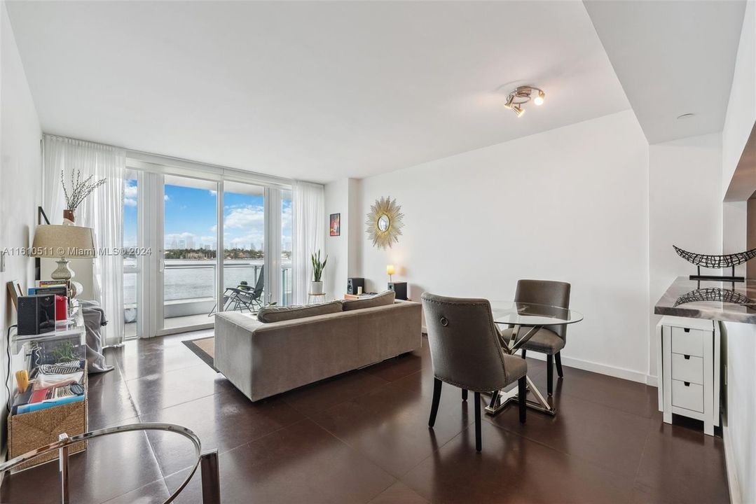 For Sale: $794,000 (1 beds, 1 baths, 778 Square Feet)