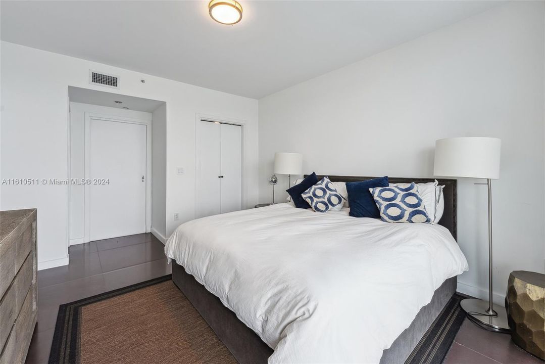 For Sale: $794,000 (1 beds, 1 baths, 778 Square Feet)