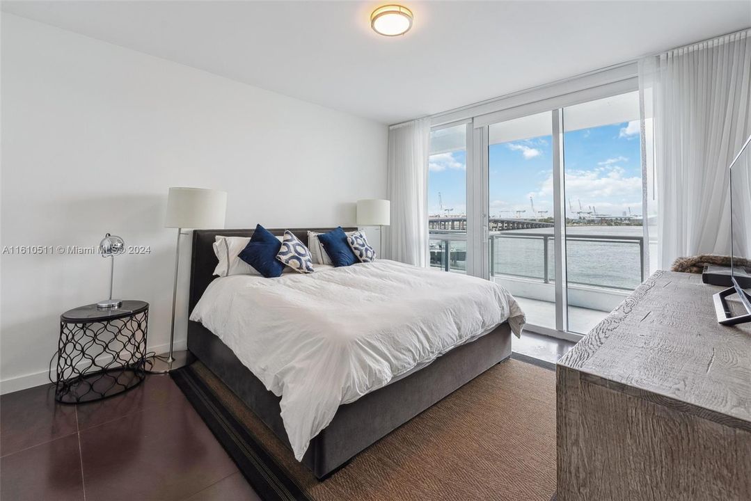 For Sale: $794,000 (1 beds, 1 baths, 778 Square Feet)