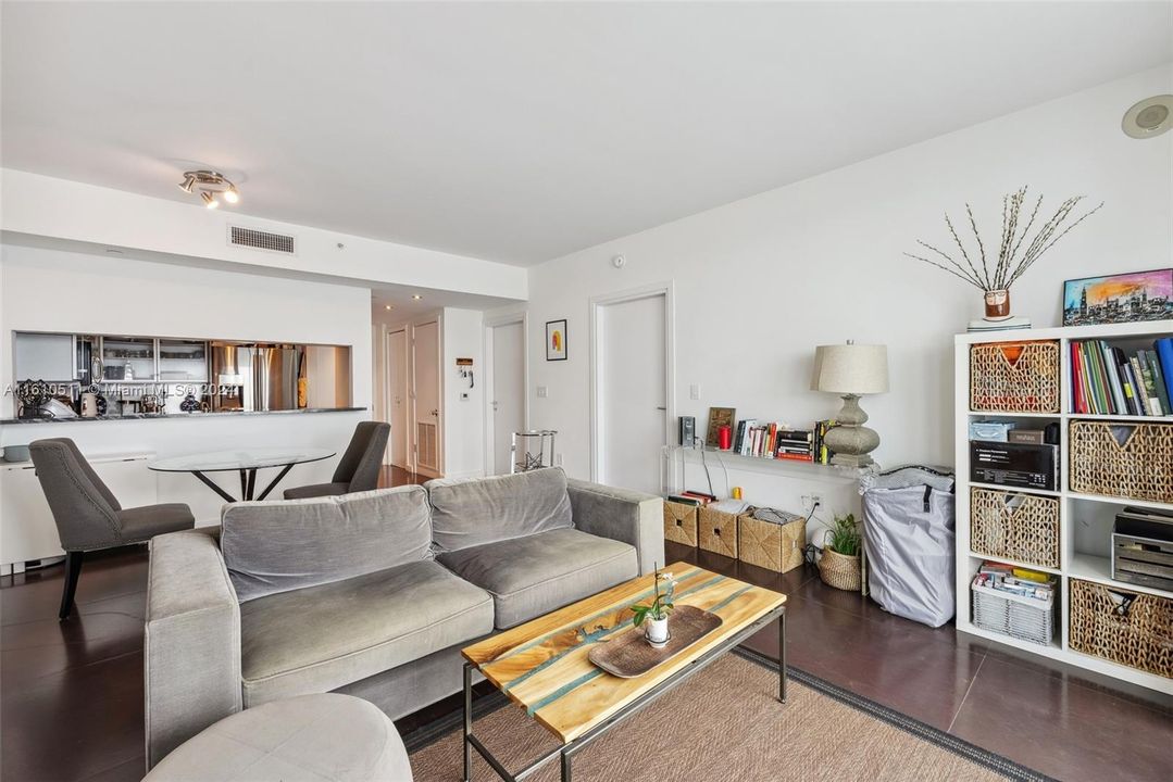 For Sale: $794,000 (1 beds, 1 baths, 778 Square Feet)