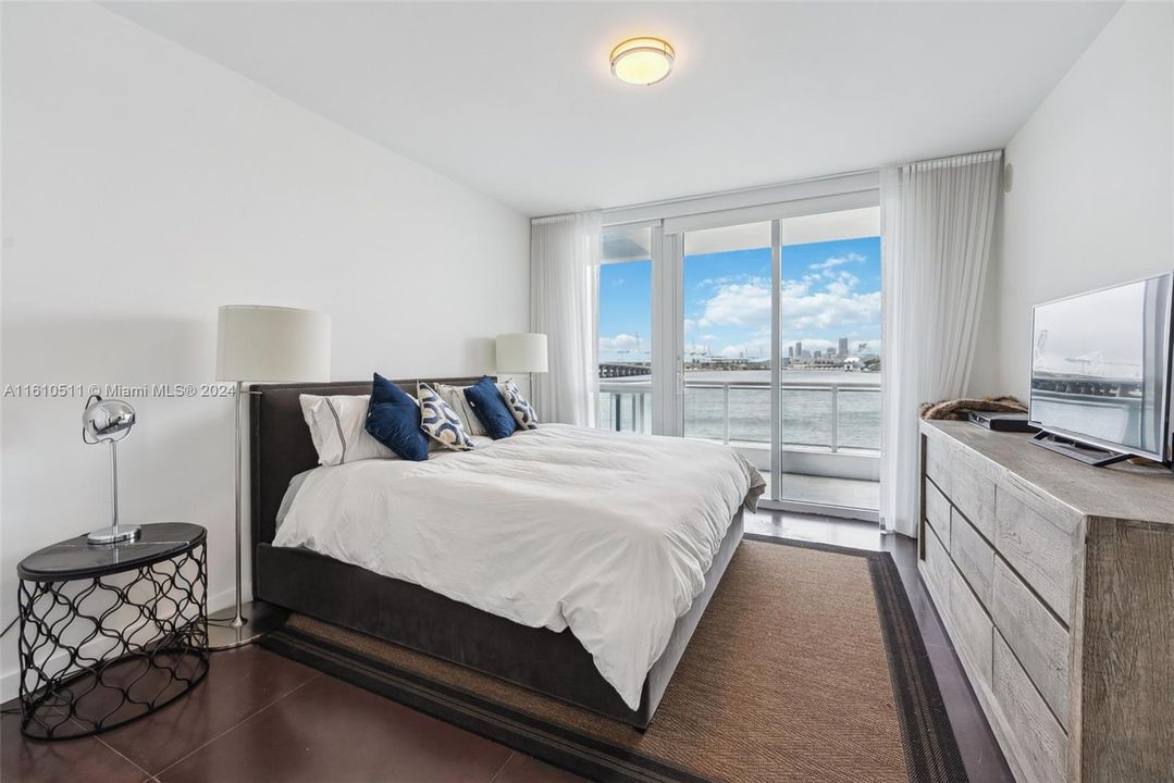 For Sale: $794,000 (1 beds, 1 baths, 778 Square Feet)