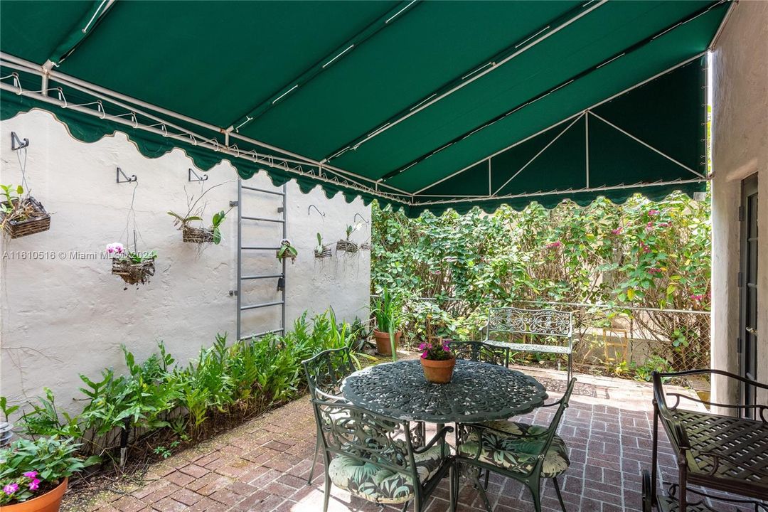 Recently Sold: $1,795,000 (4 beds, 2 baths, 2756 Square Feet)