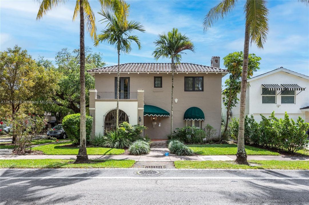 Recently Sold: $1,795,000 (4 beds, 2 baths, 2756 Square Feet)