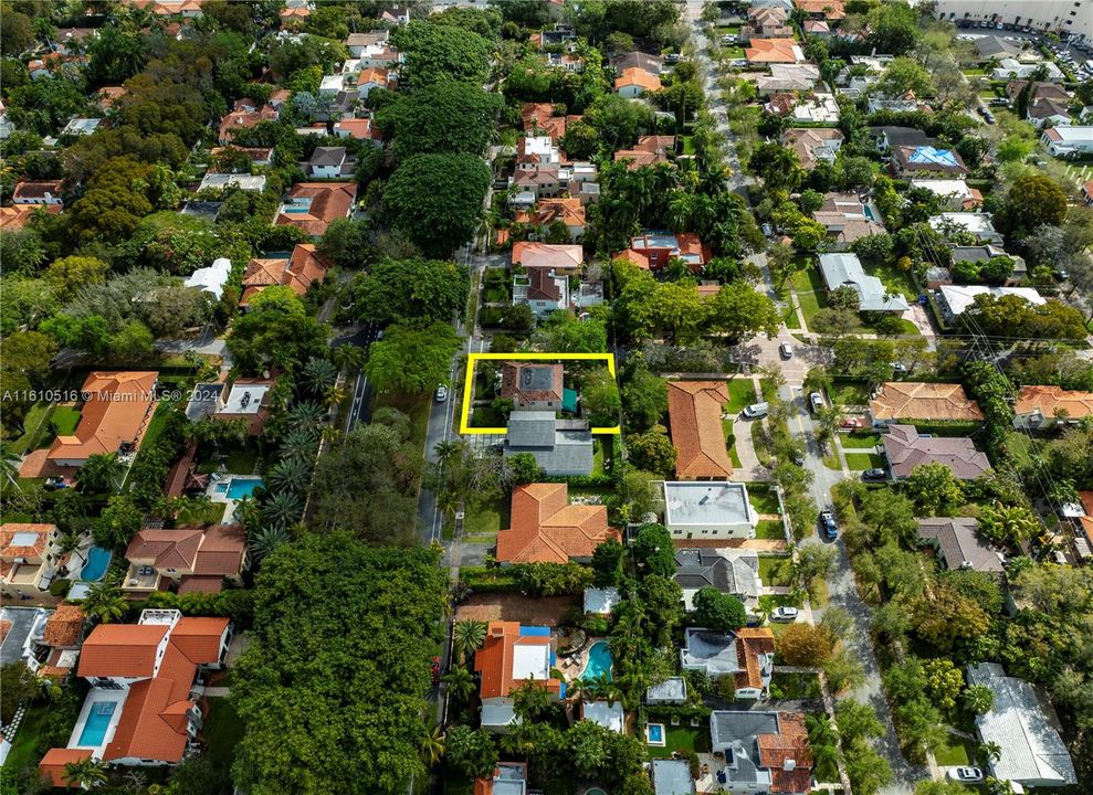 En Venta: $1,795,000 (4 camas, 2 baños, 2756 Pies cuadrados)