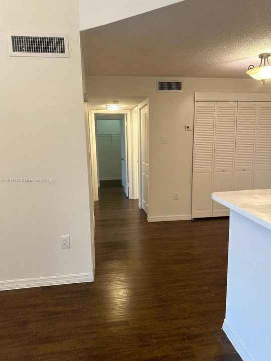 For Rent: $2,450 (2 beds, 2 baths, 896 Square Feet)