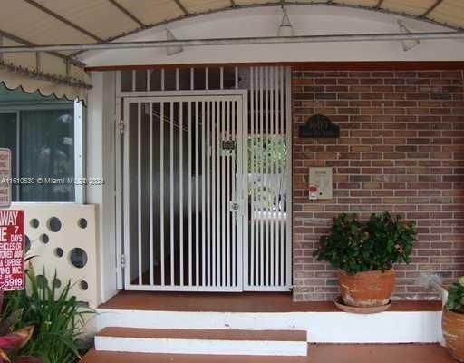 Vendido Recientemente: $240,000 (2 camas, 2 baños, 956 Pies cuadrados)