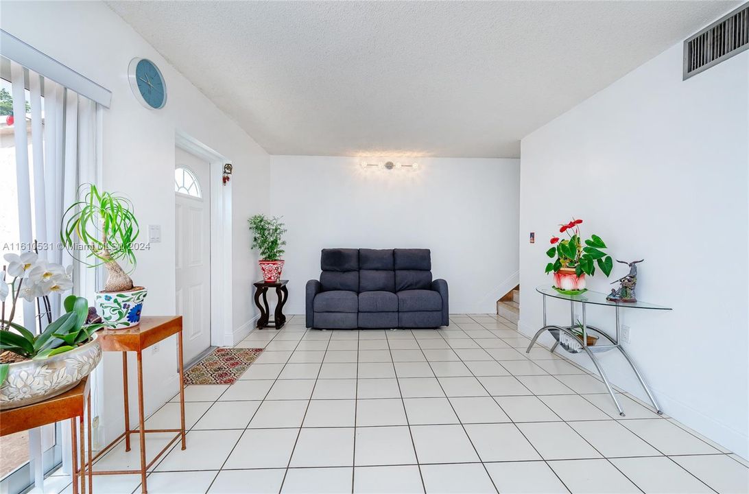 Recently Sold: $399,000 (3 beds, 2 baths, 1850 Square Feet)