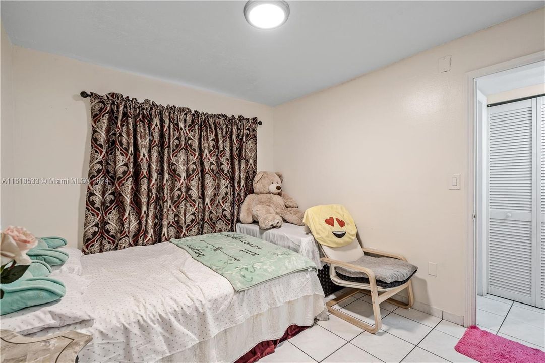 For Sale: $325,000 (2 beds, 2 baths, 960 Square Feet)