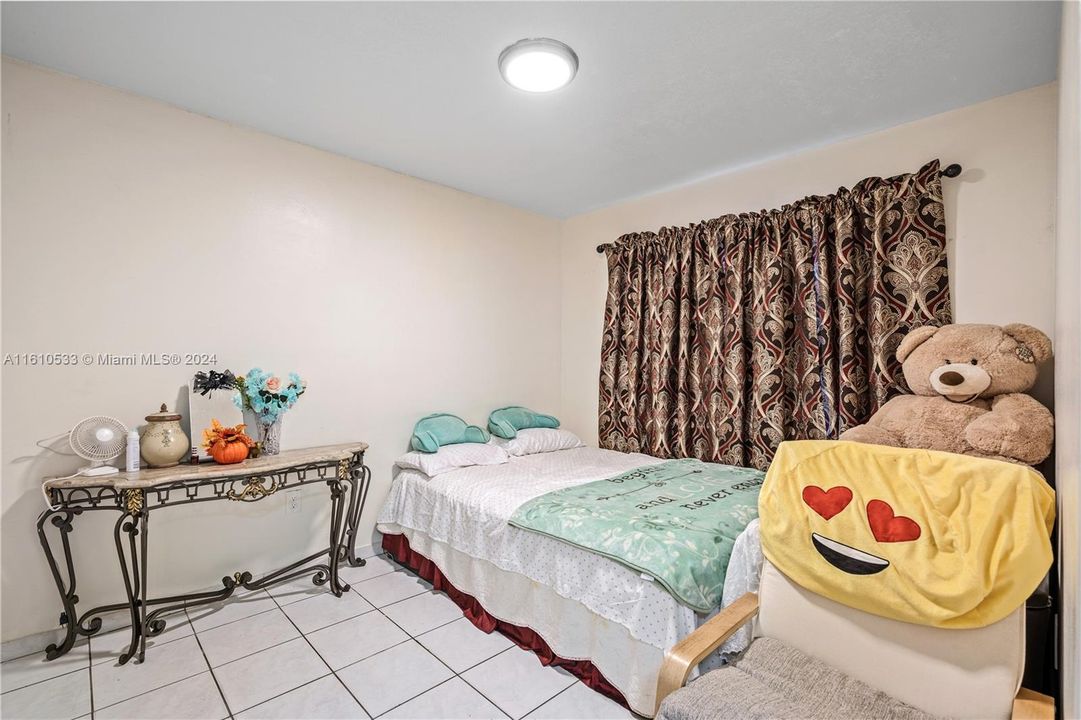 For Sale: $325,000 (2 beds, 2 baths, 960 Square Feet)