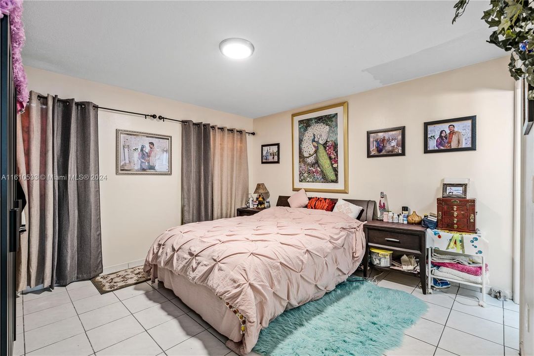 For Sale: $325,000 (2 beds, 2 baths, 960 Square Feet)