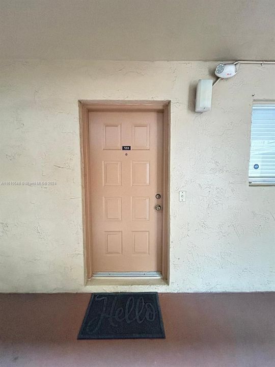 For Rent: $2,400 (2 beds, 2 baths, 1038 Square Feet)