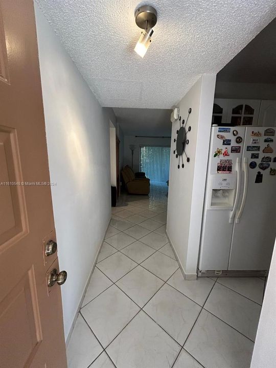 For Rent: $2,400 (2 beds, 2 baths, 1038 Square Feet)