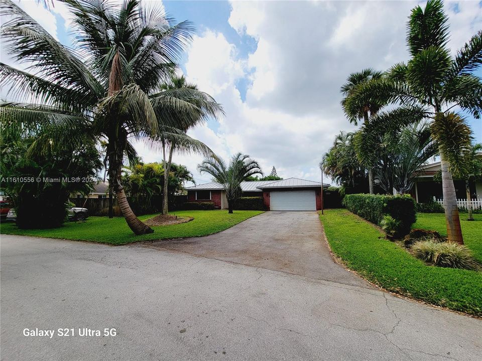 For Sale: $649,000 (3 beds, 2 baths, 1918 Square Feet)