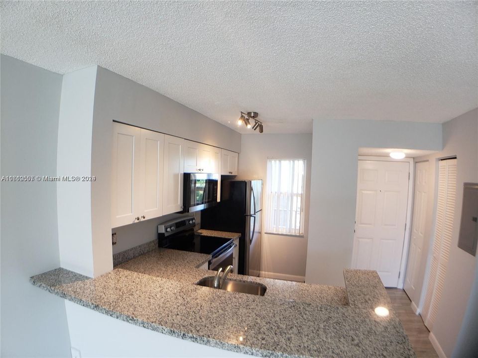 For Rent: $2,100 (2 beds, 2 baths, 770 Square Feet)