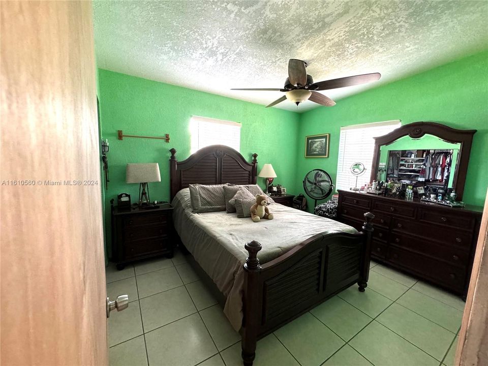 For Sale: $375,000 (2 beds, 1 baths, 1024 Square Feet)