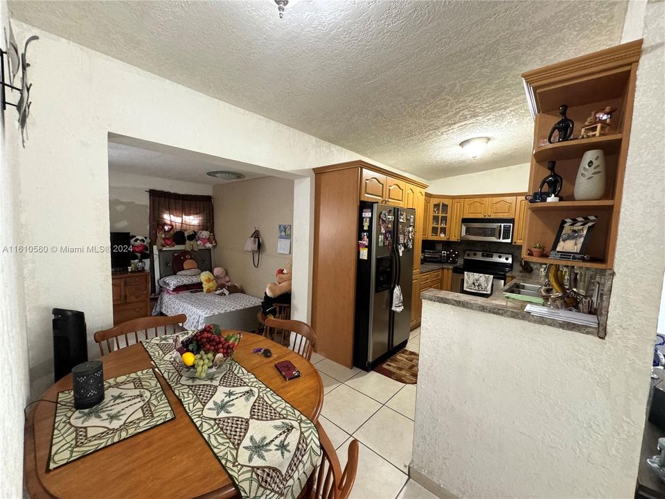 For Sale: $375,000 (2 beds, 1 baths, 1024 Square Feet)