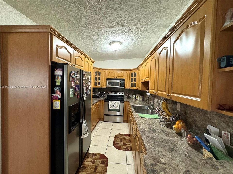 For Sale: $375,000 (2 beds, 1 baths, 1024 Square Feet)