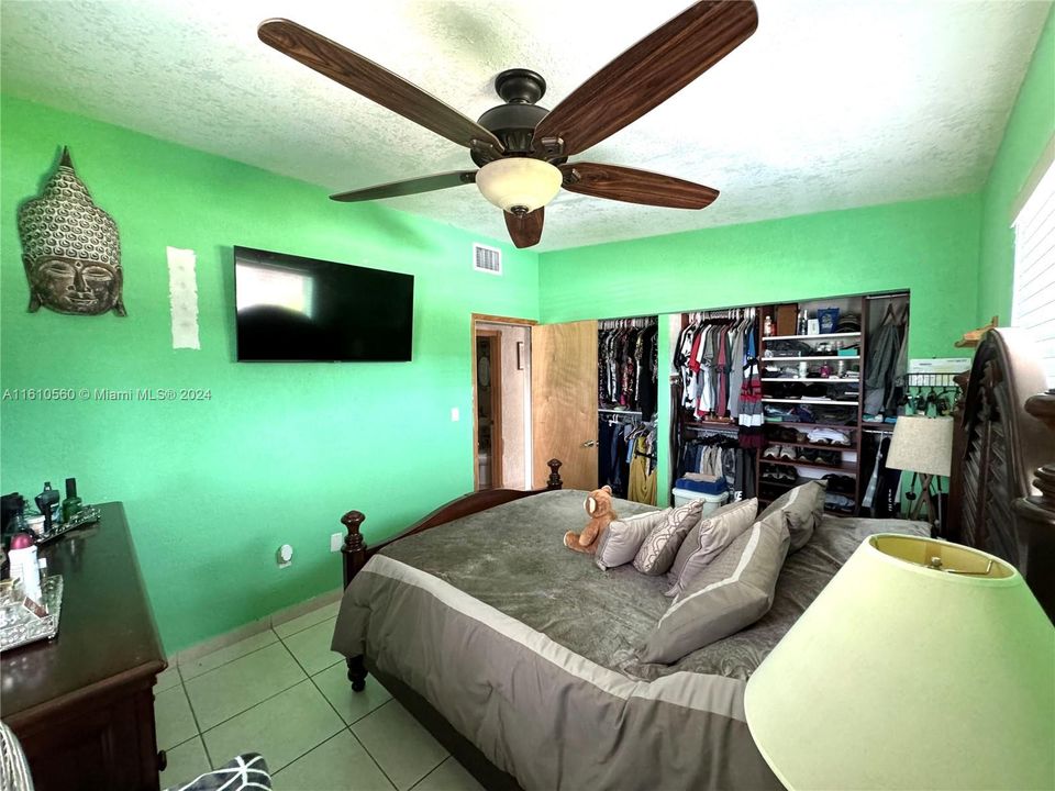 For Sale: $375,000 (2 beds, 1 baths, 1024 Square Feet)