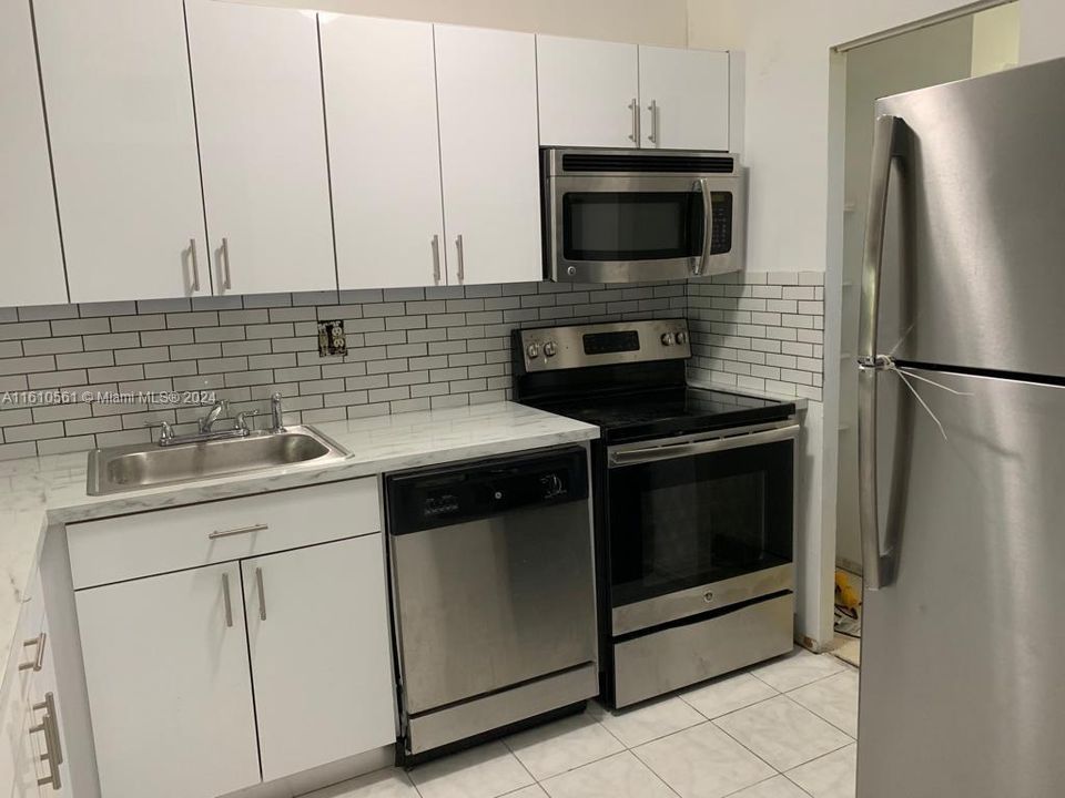 For Rent: $1,650 (1 beds, 1 baths, 750 Square Feet)