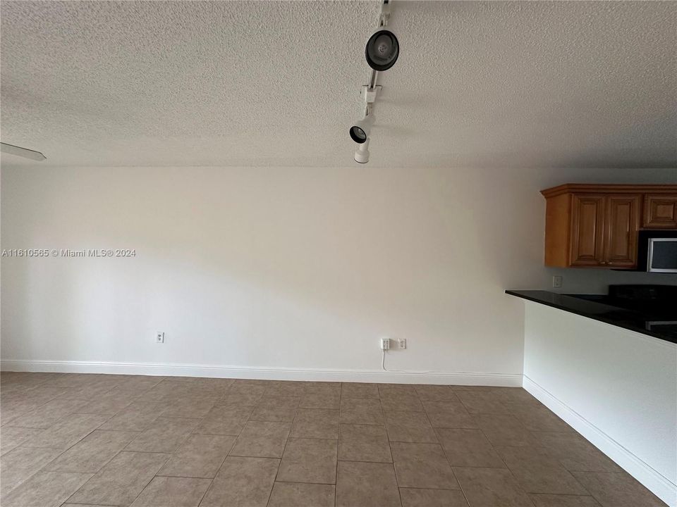 For Rent: $2,150 (2 beds, 2 baths, 986 Square Feet)