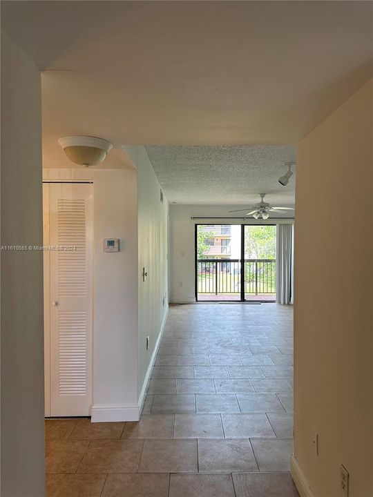 For Rent: $2,150 (2 beds, 2 baths, 986 Square Feet)