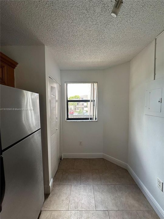 For Rent: $2,150 (2 beds, 2 baths, 986 Square Feet)