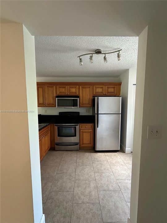 For Rent: $2,150 (2 beds, 2 baths, 986 Square Feet)