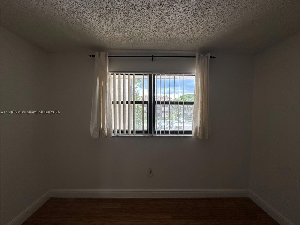 For Rent: $2,150 (2 beds, 2 baths, 986 Square Feet)