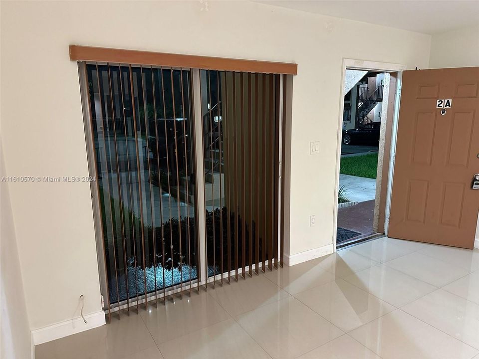 En Venta: $290,000 (2 camas, 2 baños, 987 Pies cuadrados)