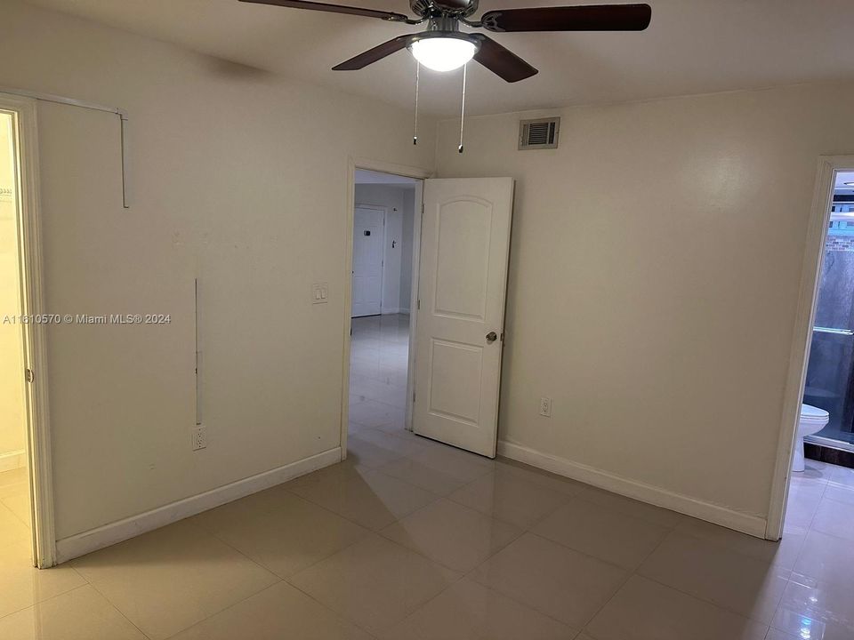 For Sale: $290,000 (2 beds, 2 baths, 987 Square Feet)