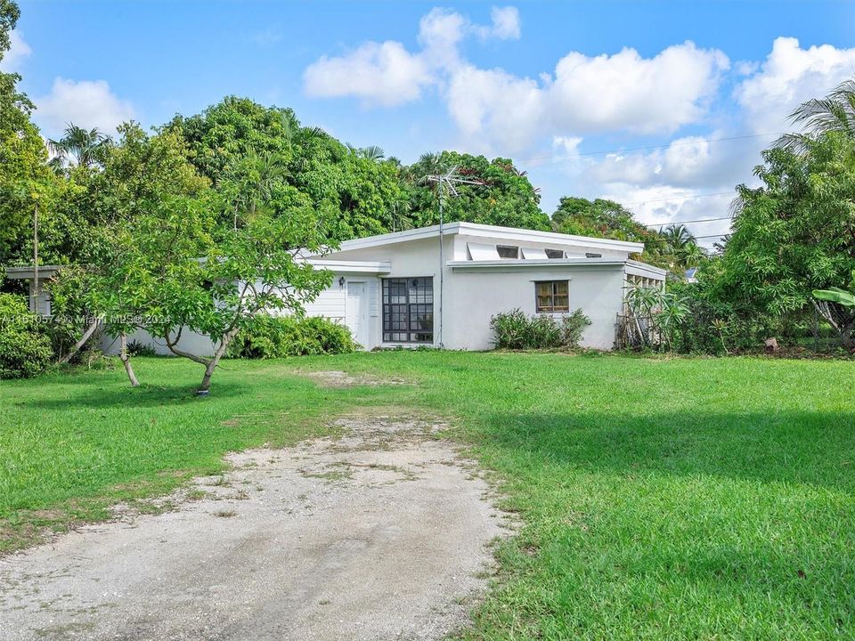 For Sale: $799,000 (3 beds, 3 baths, 2000 Square Feet)