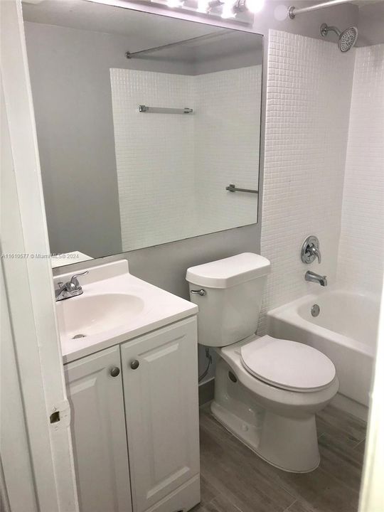 For Sale: $171,000 (1 beds, 1 baths, 585 Square Feet)