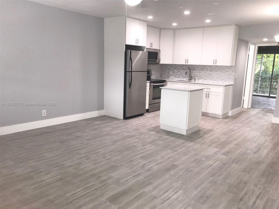 For Sale: $171,000 (1 beds, 1 baths, 585 Square Feet)