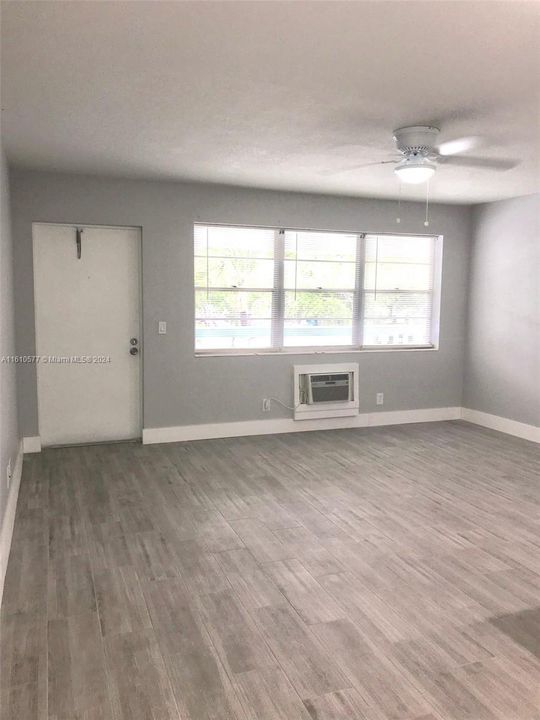 For Sale: $171,000 (1 beds, 1 baths, 585 Square Feet)