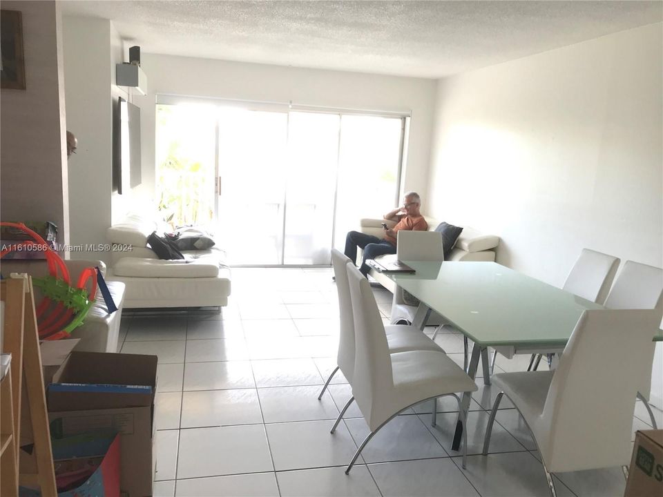 En Venta: $289,900 (2 camas, 2 baños, 1060 Pies cuadrados)