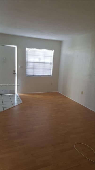 For Rent: $1,785 (1 beds, 1 baths, 572 Square Feet)